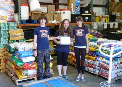 7th Graders at the Humane Society of Seattle during the pet food drop-off